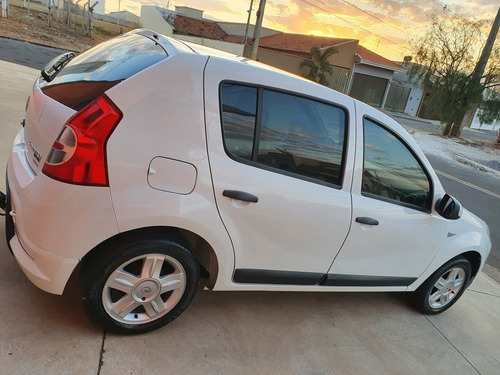 Imagem 2 de 10 de Renault Sandero 2011 1.6 Expression Hi-torque 5p