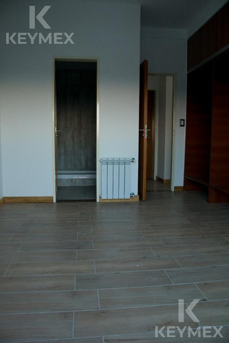 Departamento De Dos Dormitorios Tipo Dúplex En La Plata Con Terraza Y Parrilla Propias
