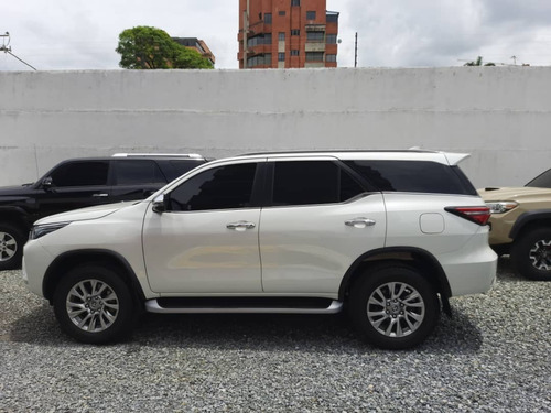 Imagen 7 de 11 de Toyota Fortuner