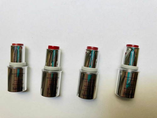 Imagen 3 de 4 de Kit 4 Bálsamos Labiales Mini Benefit Hidratantes