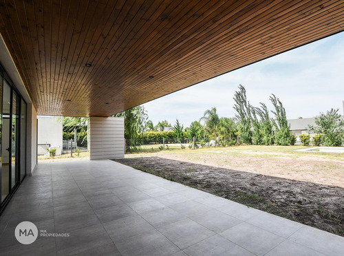 Casa 3 Dormitorios, Jardín, Piscina - Puerto Roldán Barrio Cerrado - Roldán | Venta