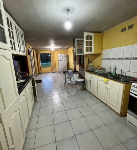 Casa En Arriendo De 4d Con Piscina Y Quincho En Calbuco