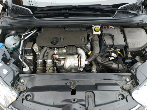 Imagen 10 de 10 de Citroën C4 Lounge 2016 1.6 Hdi 115 Feel Pack