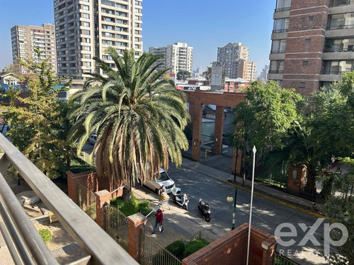 Departamento En Venta De 4 Dorm. En Ñuñoa, Excelente Estado