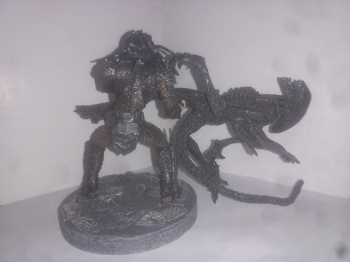 Mcfarlane Alien Vs Predator Avp Celtic Predator Throws Alien (Usado)