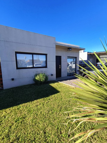 Hermosa Casa En Domselaar Barrio Los Tilos