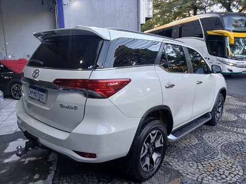 Toyota Hilux SW4 2.8 SRX DIAMOND 4X4 7 LUGARES 16V TURBO INTERCOOLER DIESEL 4P AUTOMÁTICO