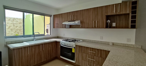 Imagen 5 de 12 de Casa En Renta Con Recamara En Planta Baja Condominio Villas El Roble 1 Corregidora Queretaro En Zona De Tejeda