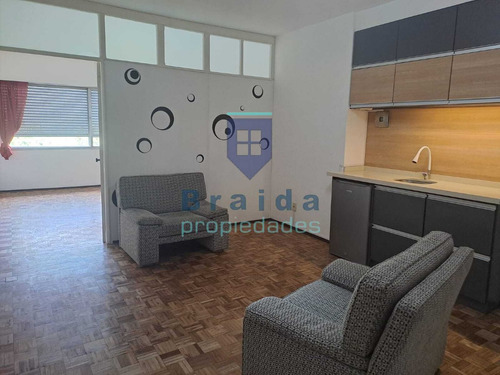 Hermoso Apartamento Céntrico En Montevideo, Sobre 18 De Julio Y Convención. Ideal Para Estudiante U Oficina. 