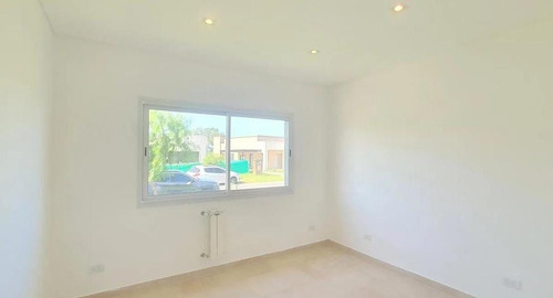 Imagen 12 de 28 de Casa En Venta En San Ramon - Pilar Del Este