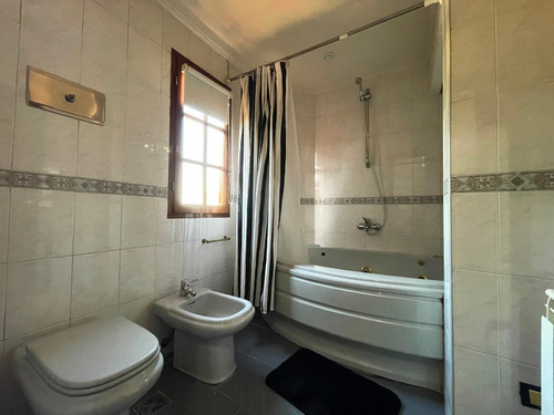 Venta Challet 5 Ambientes 4 Cuadras De Estación Castelar
