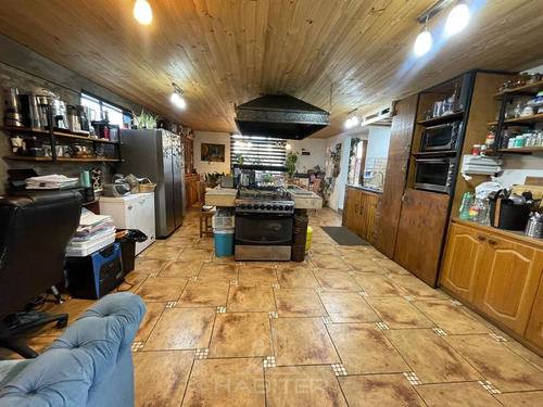 Linda Casa En Venta De 4 Dorm. En Curicó