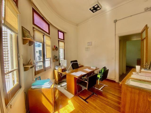 Imagen 10 de 18 de Planta Alta De Estilo / Ideal Uso Profesional Institucional