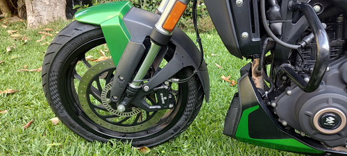 Bajaj Dominar 400 Ug C/accesorios.
