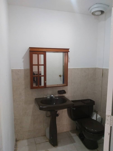 Imagen 2 de 7 de Local En Venta, Avenida Principal De Lecheria