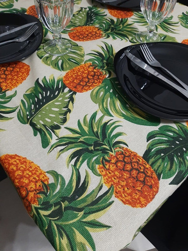 Imagem 2 de 4 de Toalha De Mesa Retangular 3,00 X 1,50 Abacaxis 10 Lugares