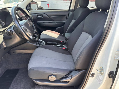 Mitsubishi L200 2.4 Cabina Doble 4x2 Mt