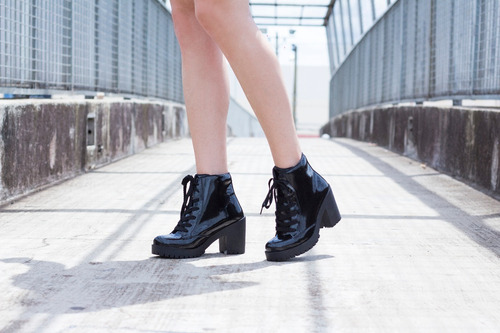 Bota Tratorada Feminina Verniz Salto Grosso Alto Selten 1700 | Mercado Livre