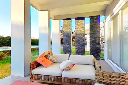 Casa Que Se Ajusta A Tus Altos Estándares (63080)