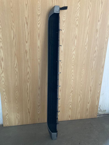 Estribo Plástico Derecho Toyota Sw4 2015/2020- C/ Detalle (Usado)