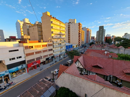 Departamento En San Bernardo A Una Cuadra Del Mar Sobre Centro Peatonal En Venta - Av San Bernardo 120 3°c - Alquiler Temporada 2023/2024 San Bernardo - Norma Recalde Inmobiliaria La Costa. 