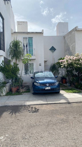 Casa En Renta Amueblada En Bosques Del Sol, Querétaro.