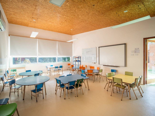 Importante Propiedad Comercial Para Varios Fines Educacion.