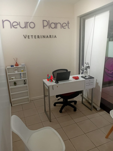 Local Moderno Con 2 Oficinas En Hermoso Y Concurrido Barrio