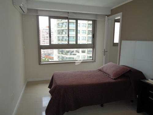 Apartamento Ubicado En Playa Brava- Ref: 3974