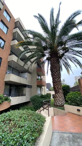 Excelente Departamento, En El Tradicional Barrio Residencial