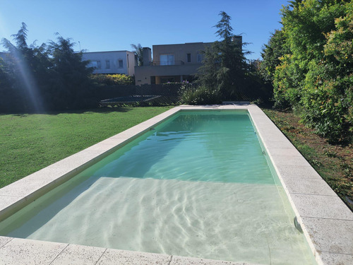 Casa Con Pileta En Santa Guadalupe