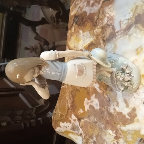 Estatuilla Figura De Porcelana Lladro Niña Con Cesta Flores 