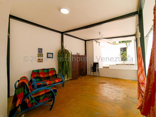 22253 La Campiña. Excelente Casa Estilo Colonial. Venta. Me