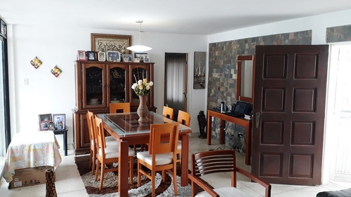 Imagen 3 de 9 de Venta Casa Urb. Lomas Del Este, Valencia
