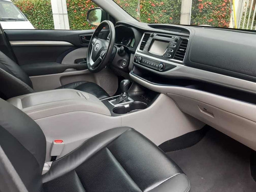 Imagen 6 de 11 de Toyota Highlander Le 2015