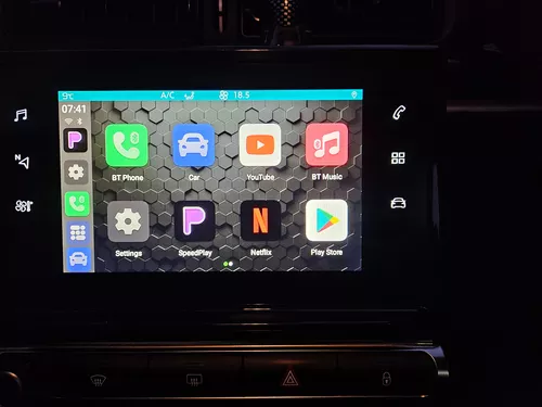 Este adaptador desbloquea Android completo en CarPlay o Android