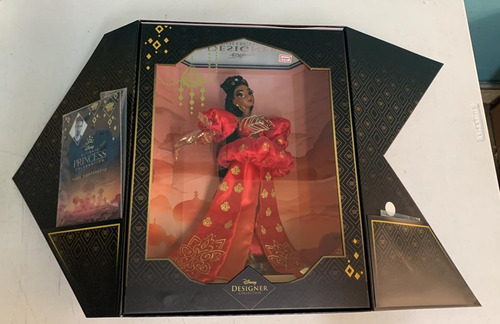 Imagem 6 de 9 de Jasmine Limited Edition Aladdin Designer Disney Store