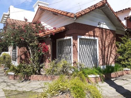 Tradicional Chalet  S/ Av Sarmiento Ideal Uso Profesional