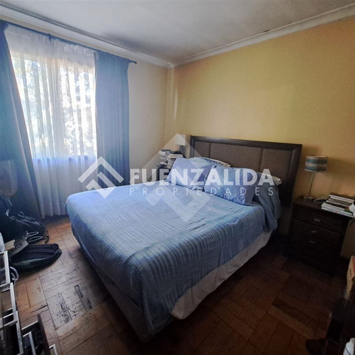 Casa En Venta De 5 Dorm. En La Cisterna