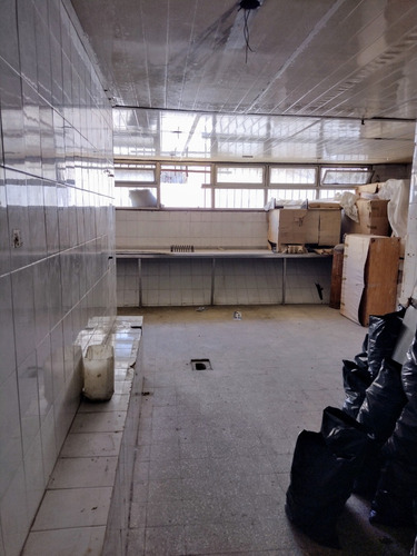 Oficinas En Liniers Con Multiples Salones Con Patio