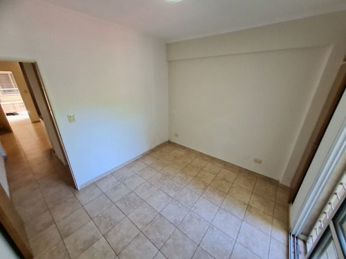 Imagen 10 de 16 de Departamento 2 Ambientes Venta Moron 2 Cocheras