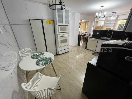 Las Esmeraldas !! En Venta Totalmente Amoblado, Equipado Y Actualizado Hace 3 Meses, 201 M2, 3 Hab., 4 Baños, 2 Pe. Impecable Conjunto Residencial, Piscina, Parrillera, Cancha Tenis, Gimnasio.