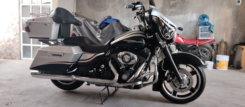 Motocicleta Harley Davidson Street Glide