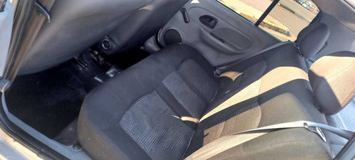 Imagen 6 de 13 de Renault Clio 1.2 Authentique Pack I 75cv 2011