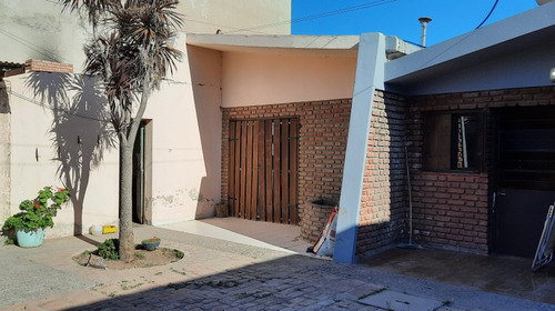 Imagen 6 de 9 de Inmueble De 525 M2 Dos Casas / Vivienda O Comercial -trelew
