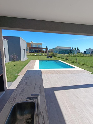 Casa En Alquiler O Venta. A Estrenar. Barrio Horizontes Al Sur. Canning.