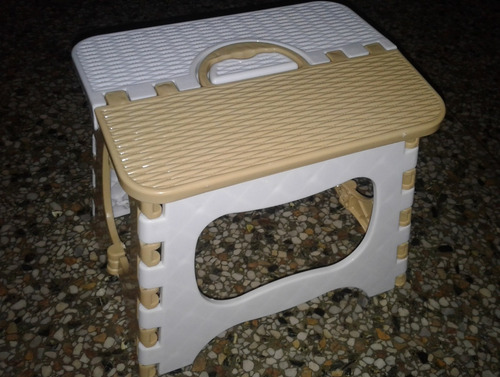 Imagen 3 de 6 de Banquito De Plástico Plegable Portátil Tipo Taburete Niños