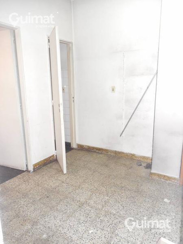 Excelente Local Planta Libre Sobre Av. Entre Rios