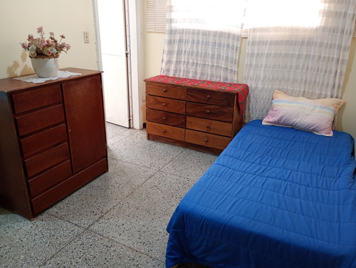 Se Alquila Habitacion En La Urb. La Paz - El Paraiso