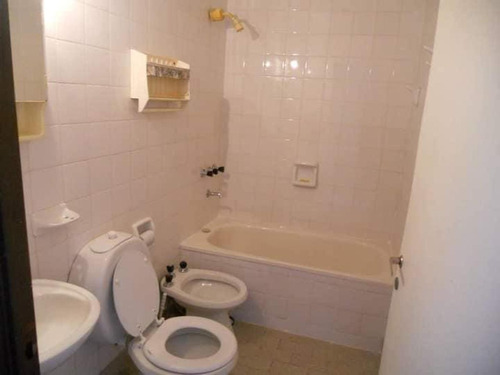 Casa En Venta - 2 Dormitorios 1 Baño - 170mts2 - Rawson